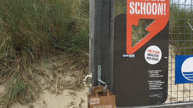 strand-schoon Renesse, Strand schoon, Müll muss mit
